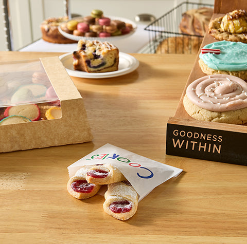 Fischer Cookies Bag 4 7/8 x 1" x 4" 2000 / cs — Manufacturer reference photo of this Fischer bag. Pictured size, material, printing and pack quantity may differ. Food, holders and display accessories are not included; refer to this listing for supplied specifications.